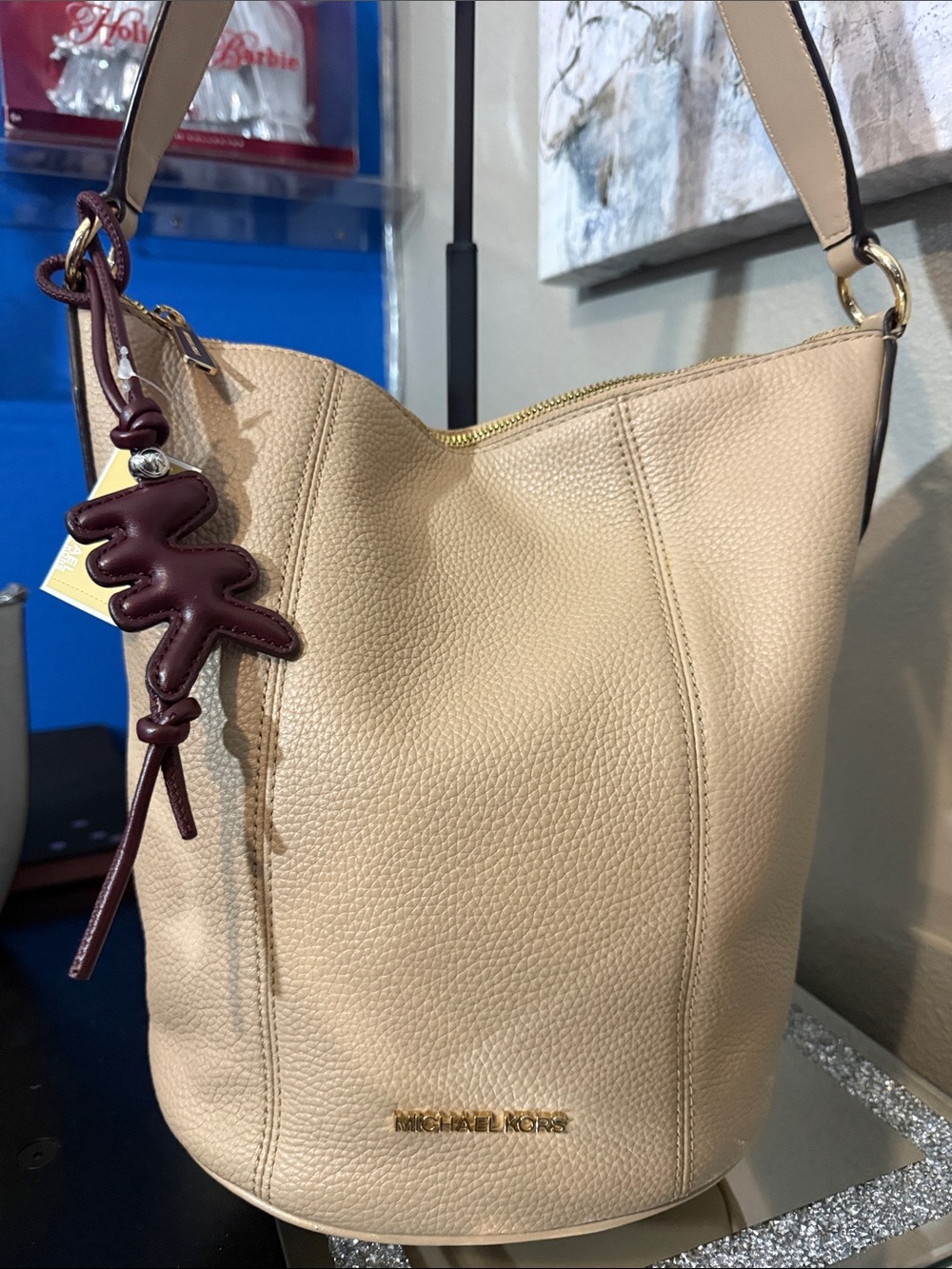 Michael Kors Tan Pebbled Leather Bucket Shoulder Bag w new hang tag